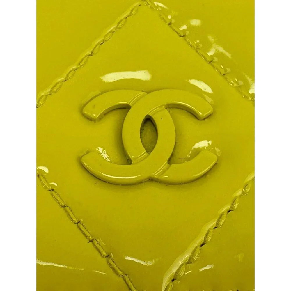 CHANEL Neon Yellow Patent Wallet On Chain Acrylic CC SHW